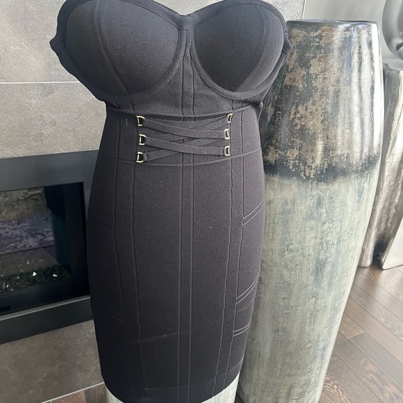 COPY - GUESS BUSTIER BANDAGE DRESS with built in bra size medium perfect LBD su… - Picture 17 of 17